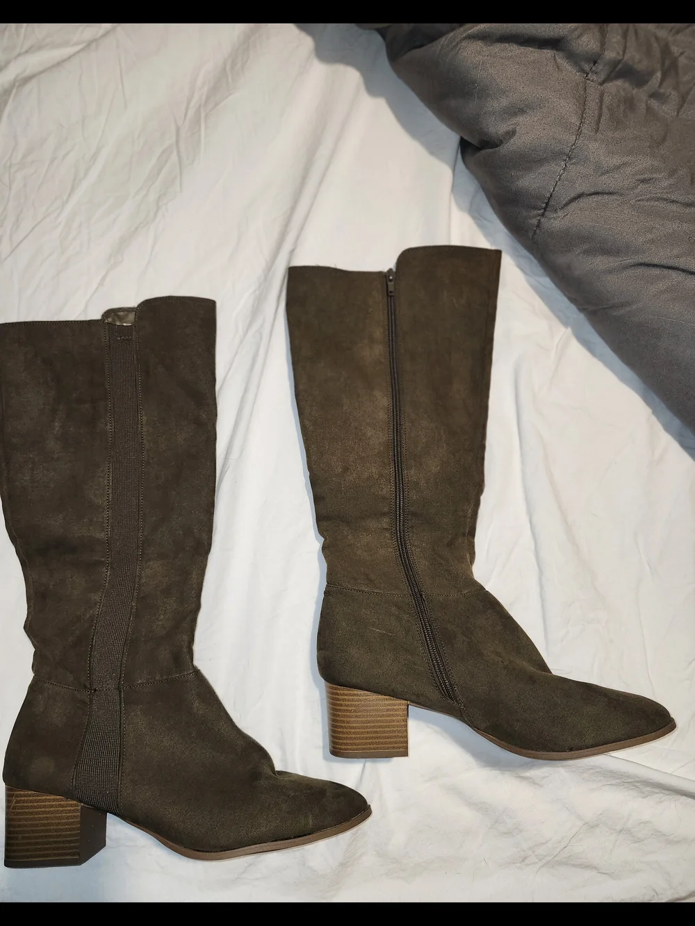 Women's Knee-High Suede Boots in Brown